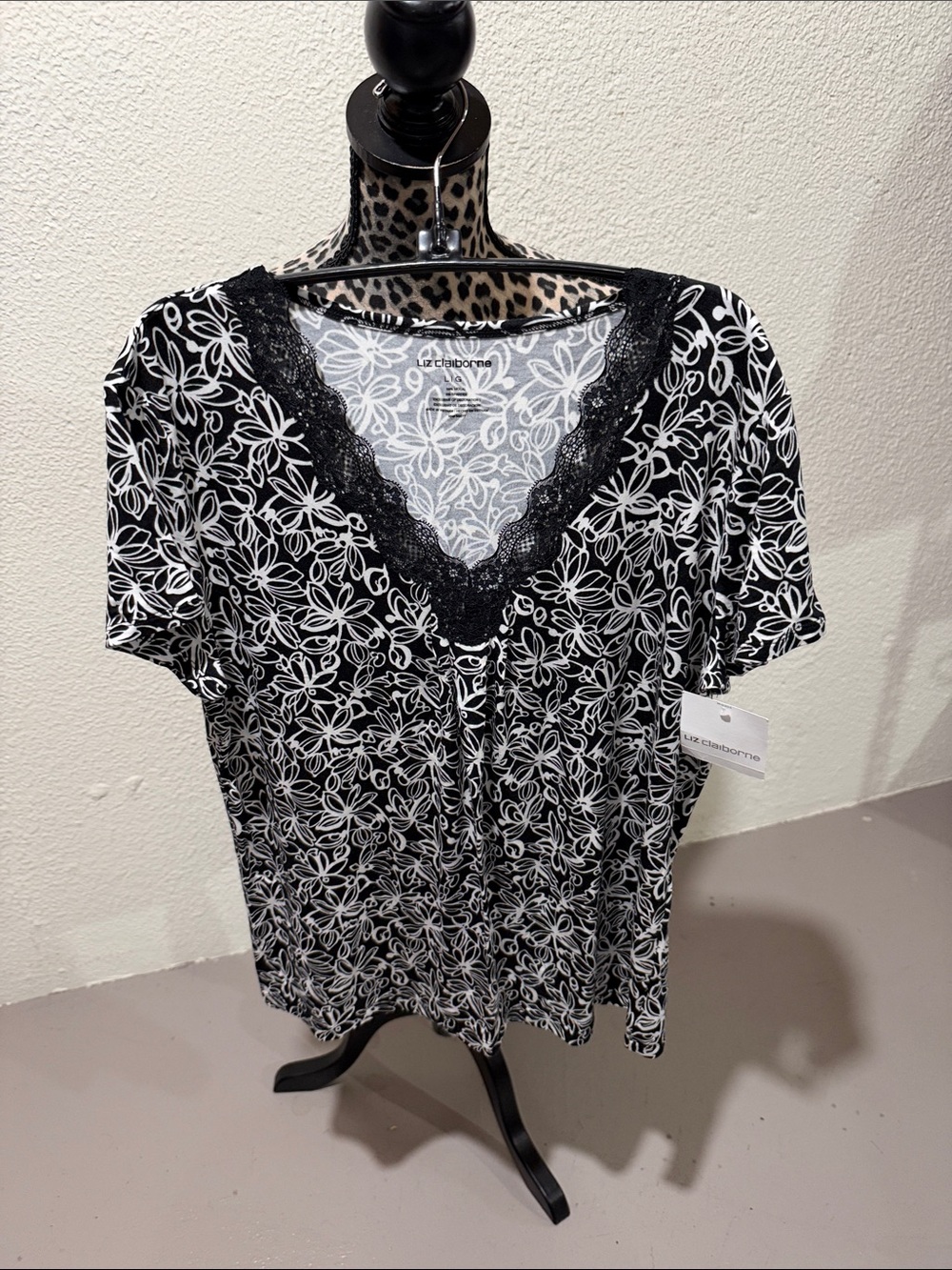 Liz Claiborne Black and White Floral Lace-Trim Short Sleeve Tee